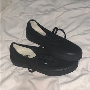 Vans Low Top Lace Up All Black